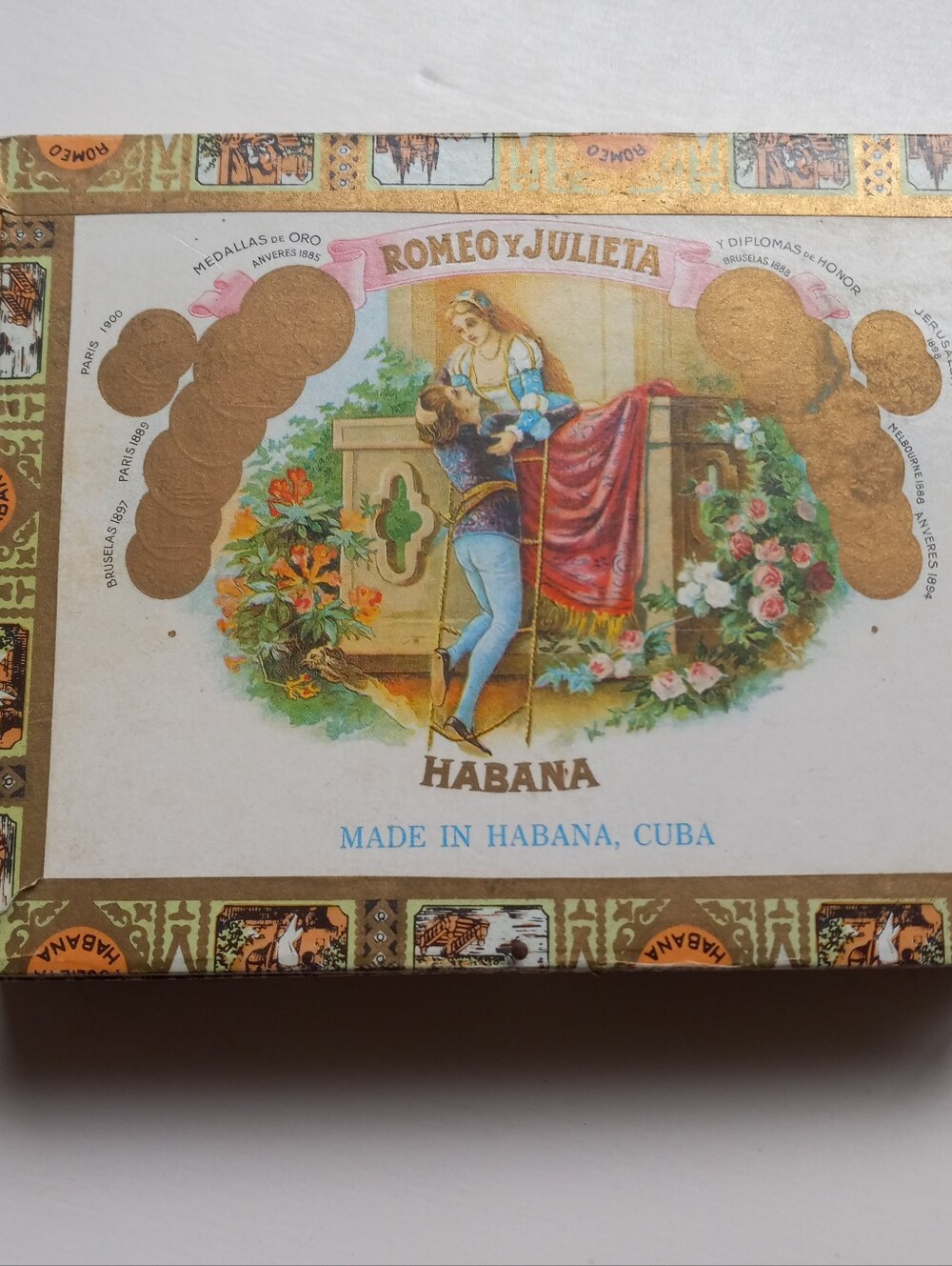 Vintage CUBAN CIGAR BOX romeo Y Juluieta